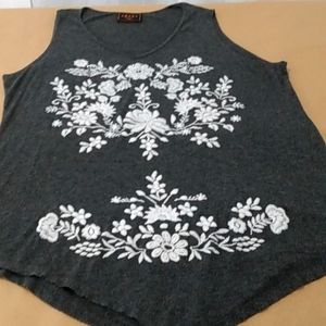 Top Amana Fashions sz/L gray w/ floral embroidered front v-neck made USA